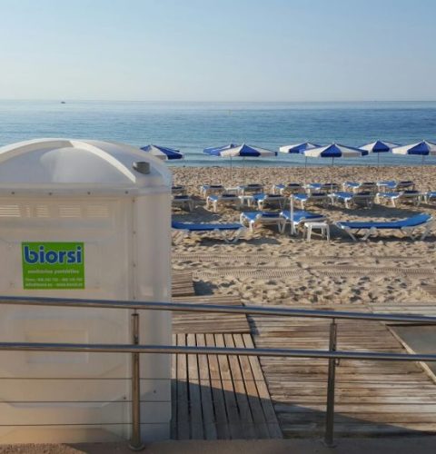 Alquiler de aseos portátiles para playas de Alicante